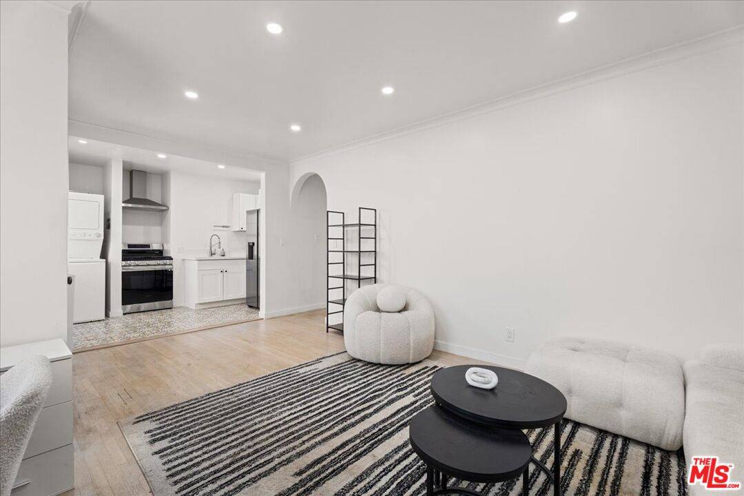 205 1/2 S Reeves Dr 1BR Beverly Hills La
