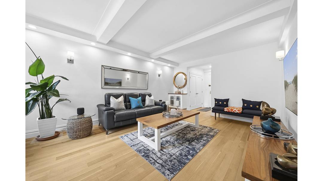 Residence 10C at The Hermitage offers a rare opportunity to own a true one bedroom, one bathroom pre war condominium on one of the Upper West Side's most iconic blocks ...