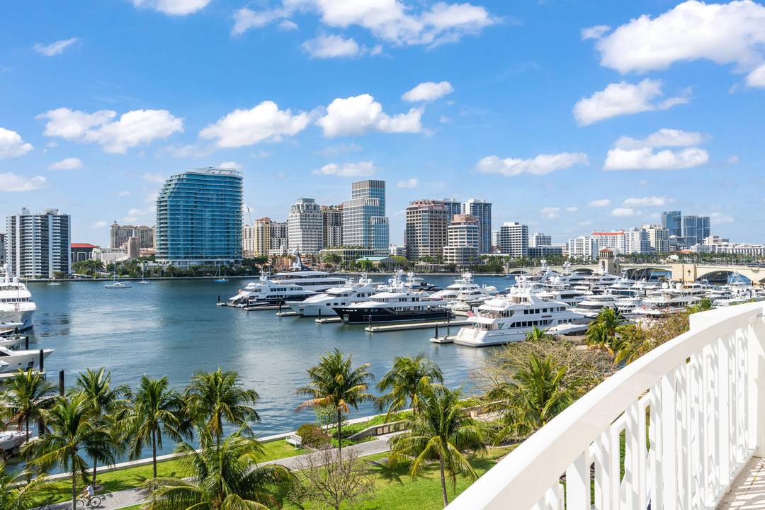 Relish one of the best water views in all of Palm Beach from this spacious penthouse with over 1, 300 sf of wrap around terraces, perfect for outdoor entertaining and ...