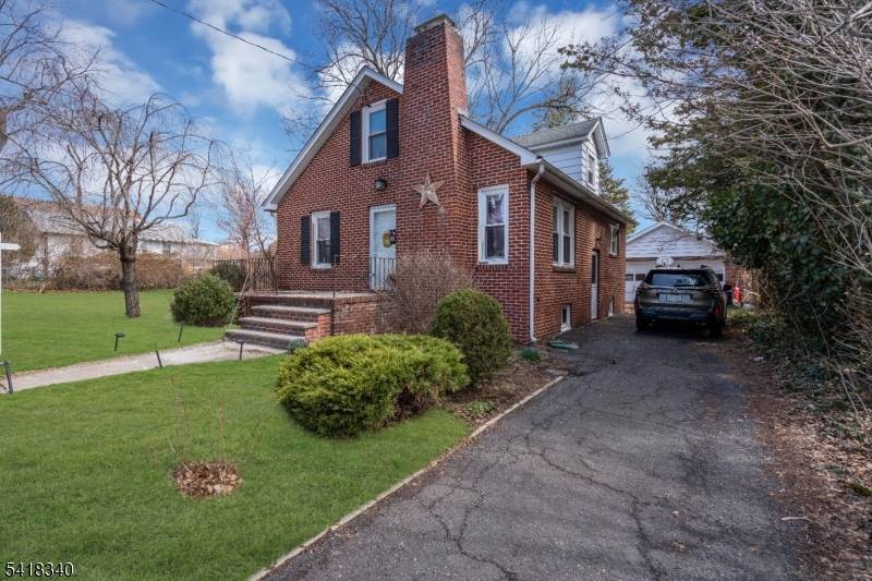 Welcome to this charming 3 bedroom, 1 bath home located in the heart of Somerville.