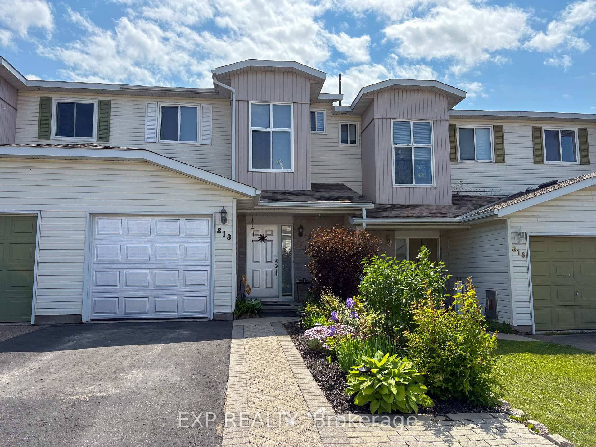 Welcome to 818 8th Street Move In Ready amp ; Stylishly Renovated.