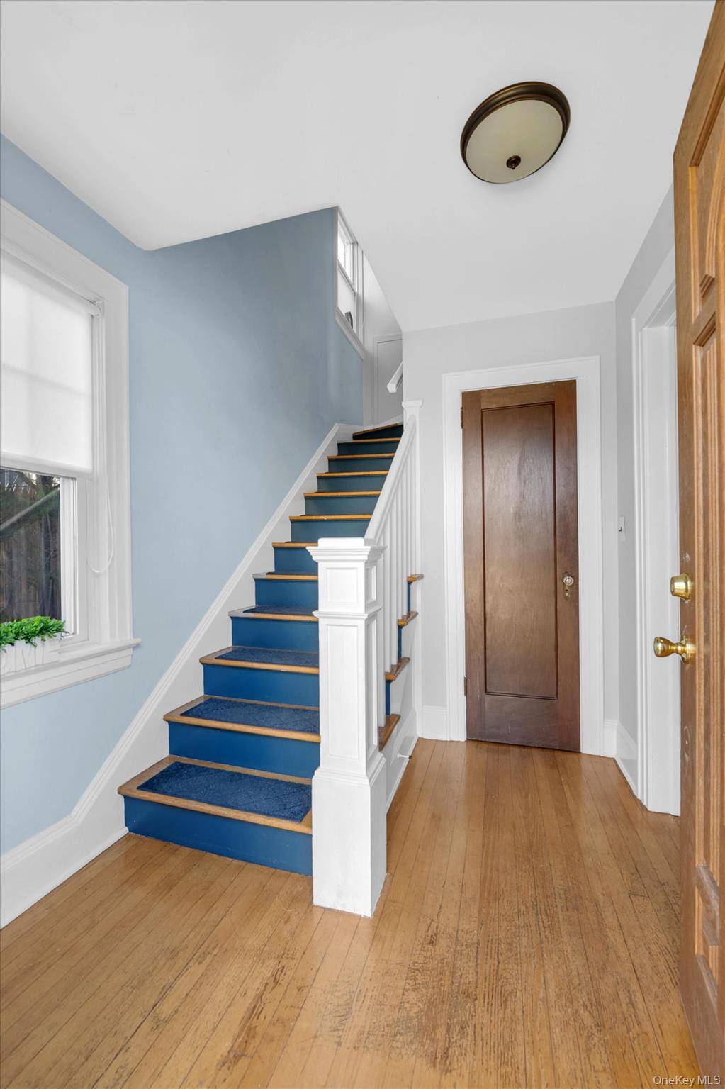 Welcome to Port Washington, this Warm and Spacious 2 Stories Brick Colonial located in a Sunny area that is closed by Sands Point Preserve and Golf Club.