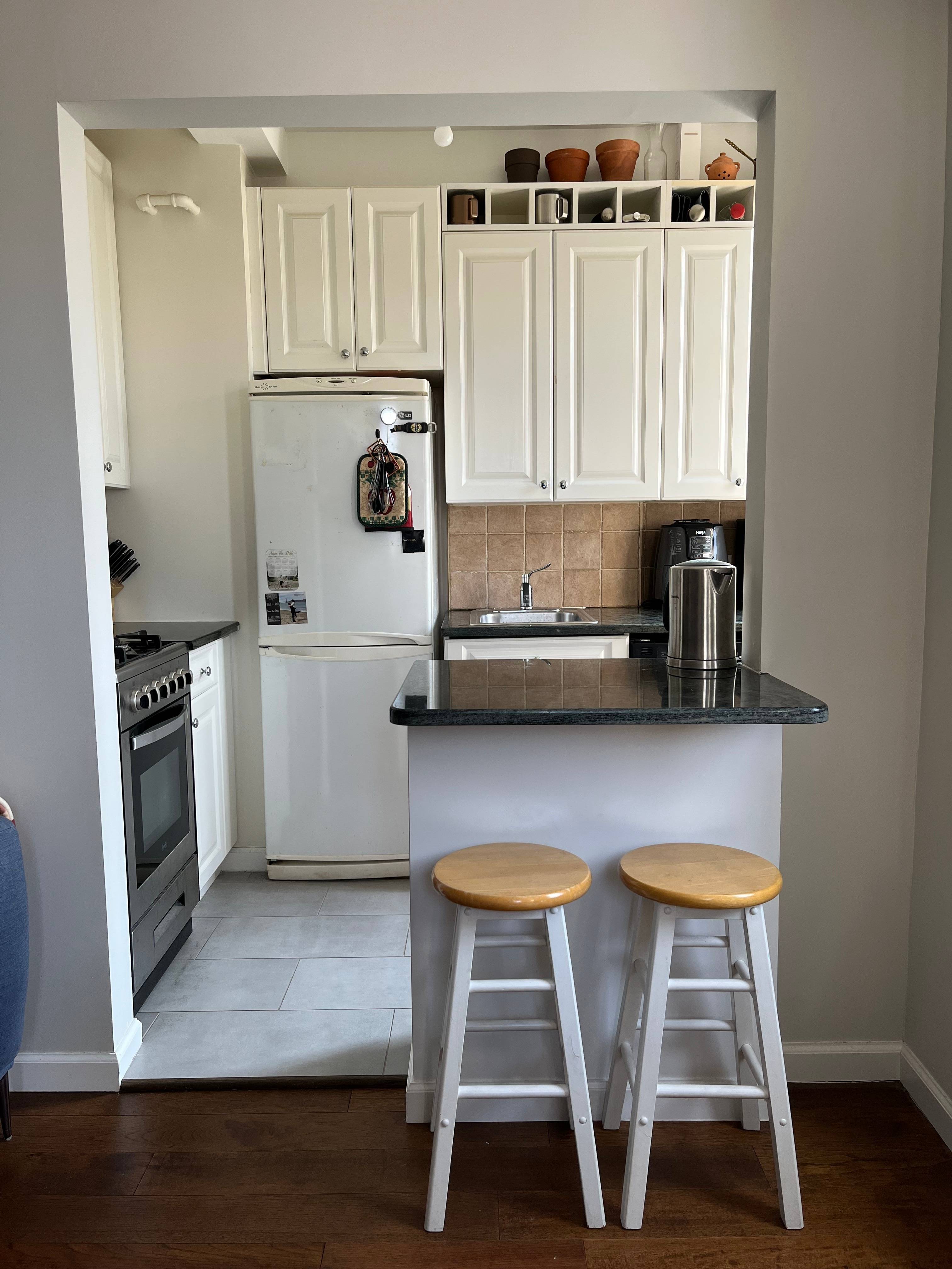 350 W 57th St, Apt 11C Parc Vendome Alcove Studio 1 Bath 570 SF Utilities Included l Excellent location near Columbus Circle.