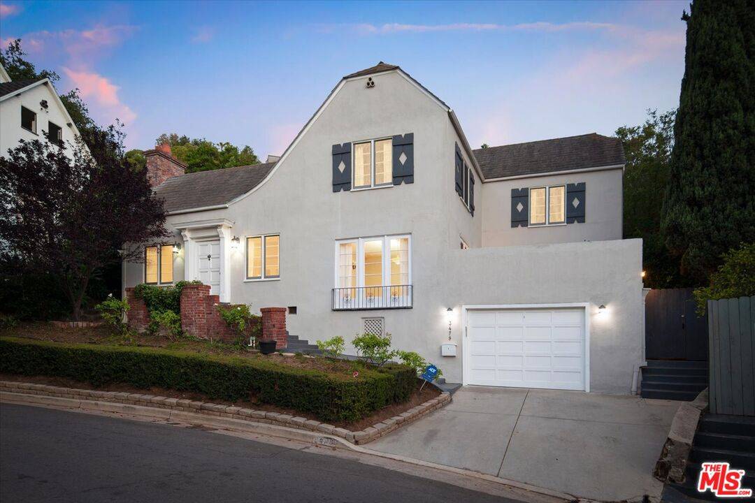 3479   Oak Glen Dr 3BR Hollywood Hills East La
