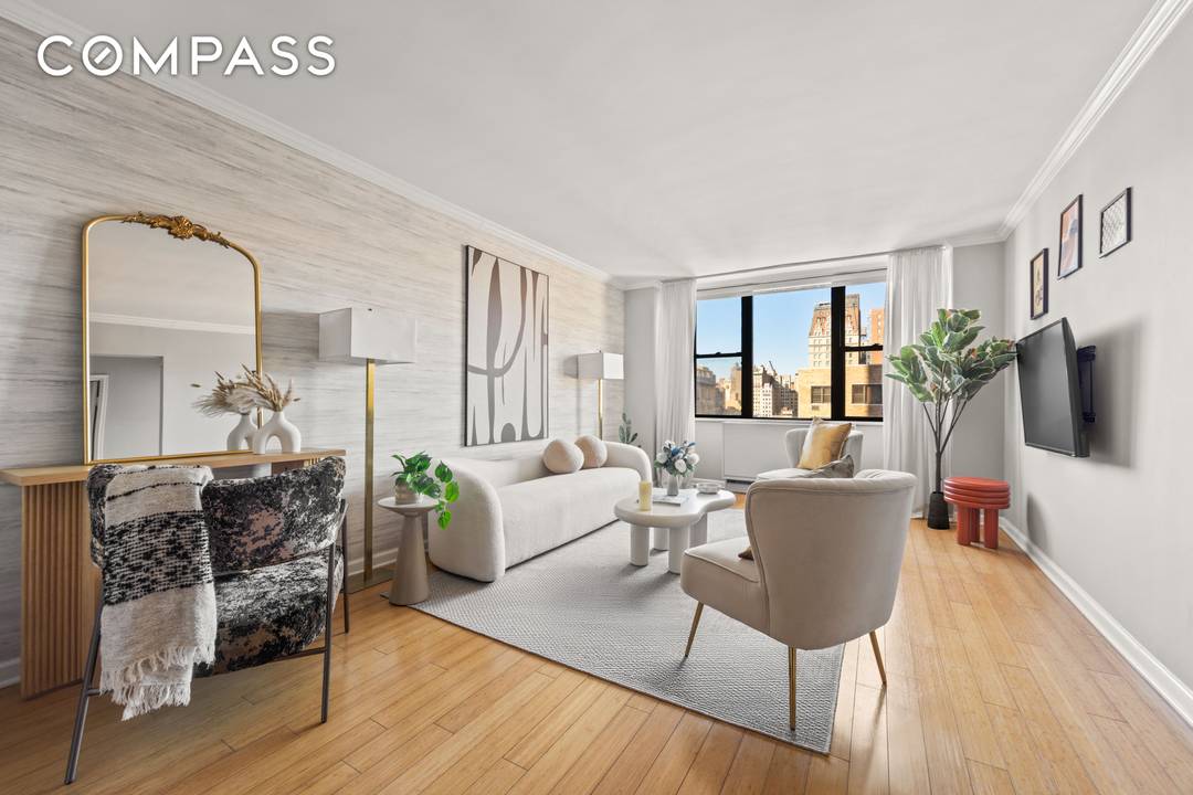 Perched on the 14th floor in prime Gramercy Park, this stylish, turnkey one bedroom offers elevated city living with sweeping western and northern exposures and a coveted glimpse of the ...