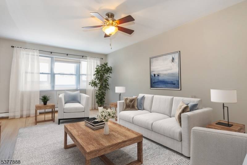 Fantastic first floor 2 bedroom condo in quiet Gateway community.