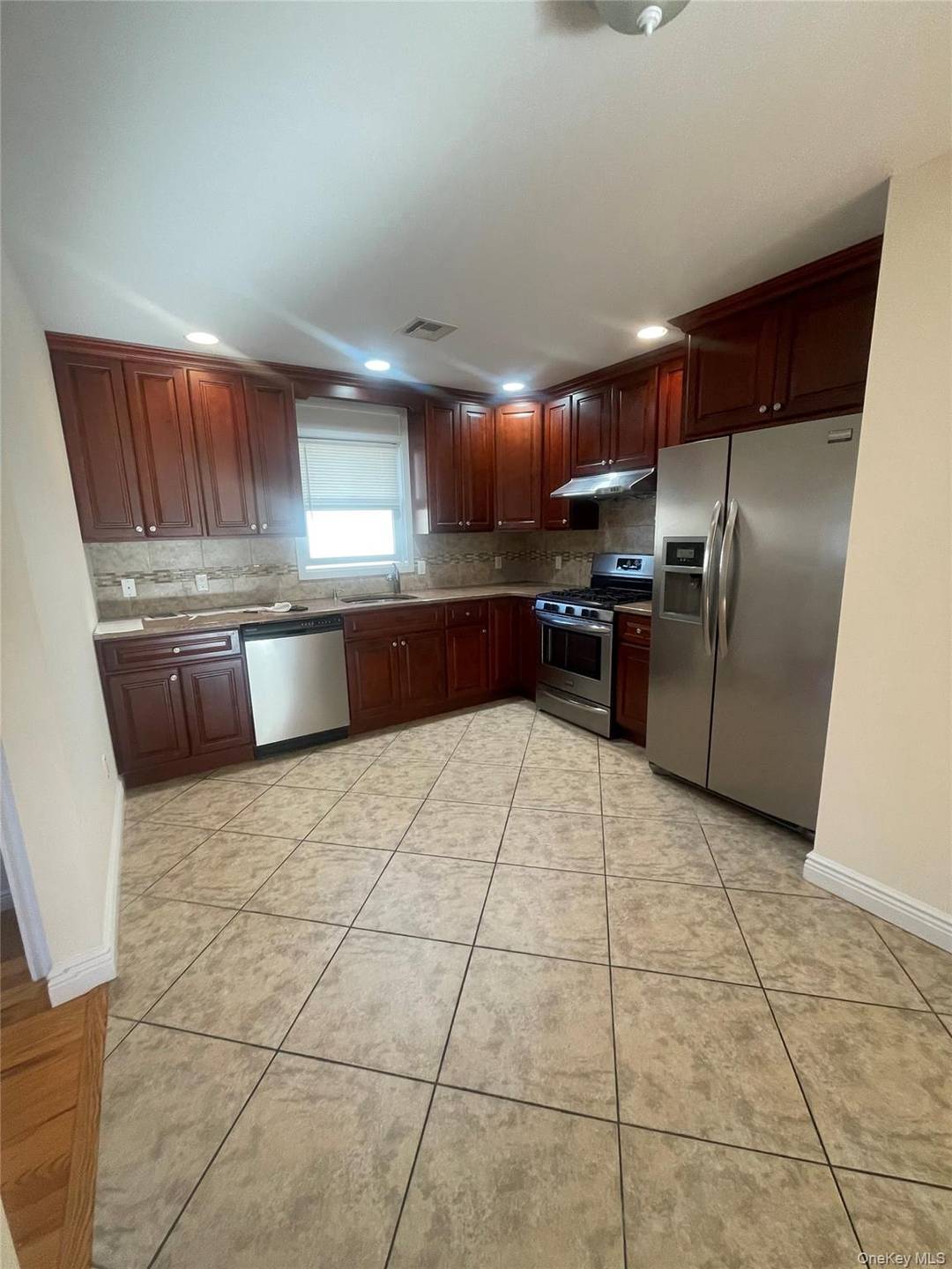 Spacious 3 Bedroom, 2 Bathroom Rental in Mineola.