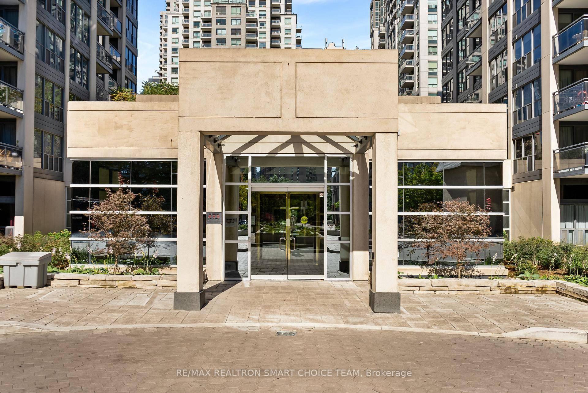 Welcome To 28 Hollywood Avenue, A Beautifully Appointed 2 2 Bedroom, 2 Bathroom North West Corner Suite Located In The Sought After Hollywood Plaza In The Heart Of North York's ...