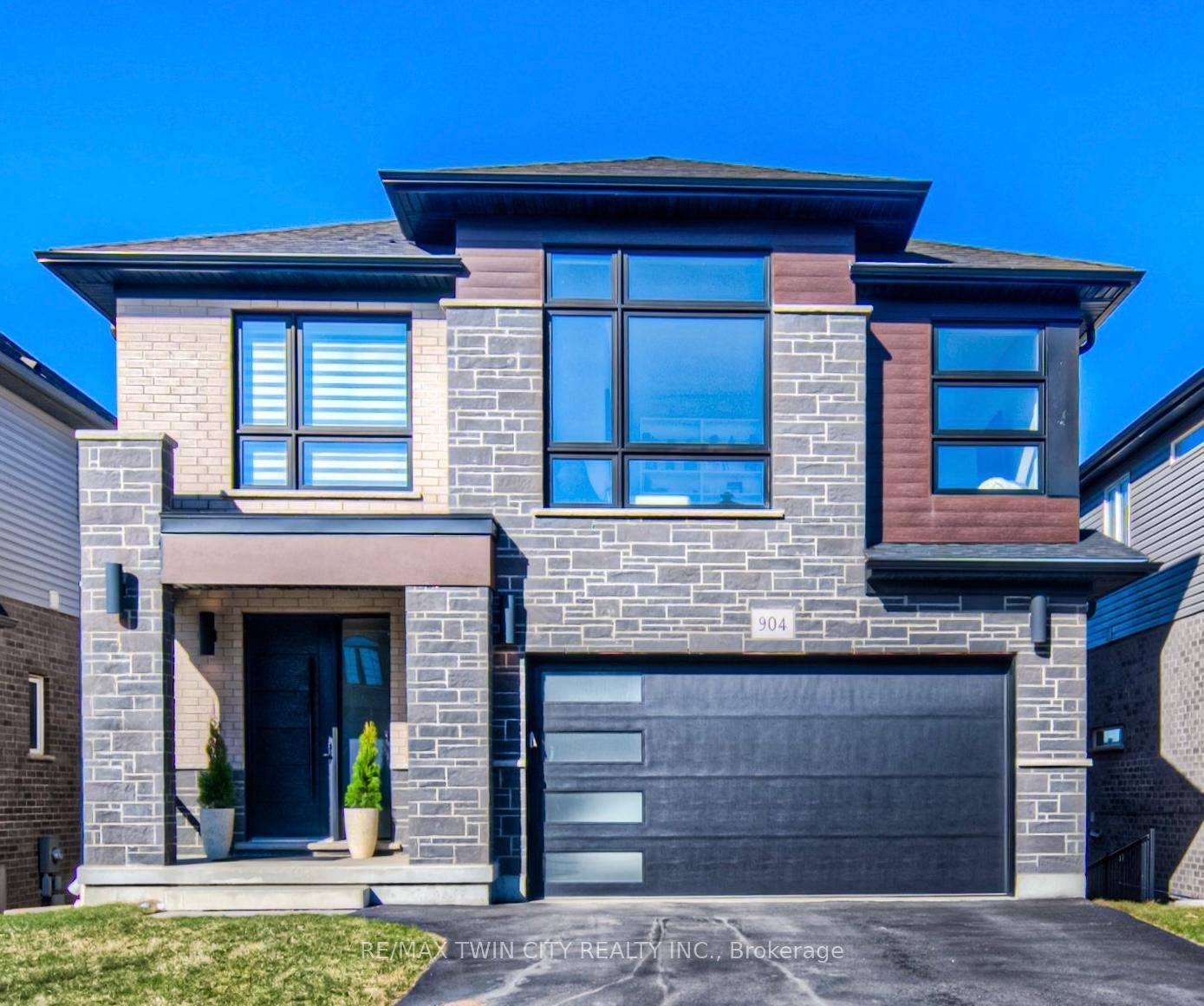 Live on an elite court surrounded by executive homes, with Wetland Way Park as your private backdrop.
