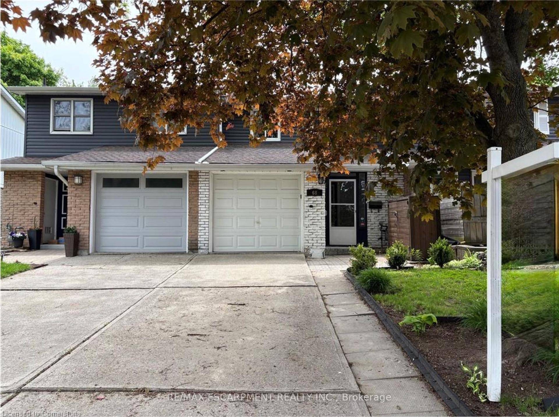 Welcome to this charming freehold home in the desirable Gourley neighbourhood of Hamilton !