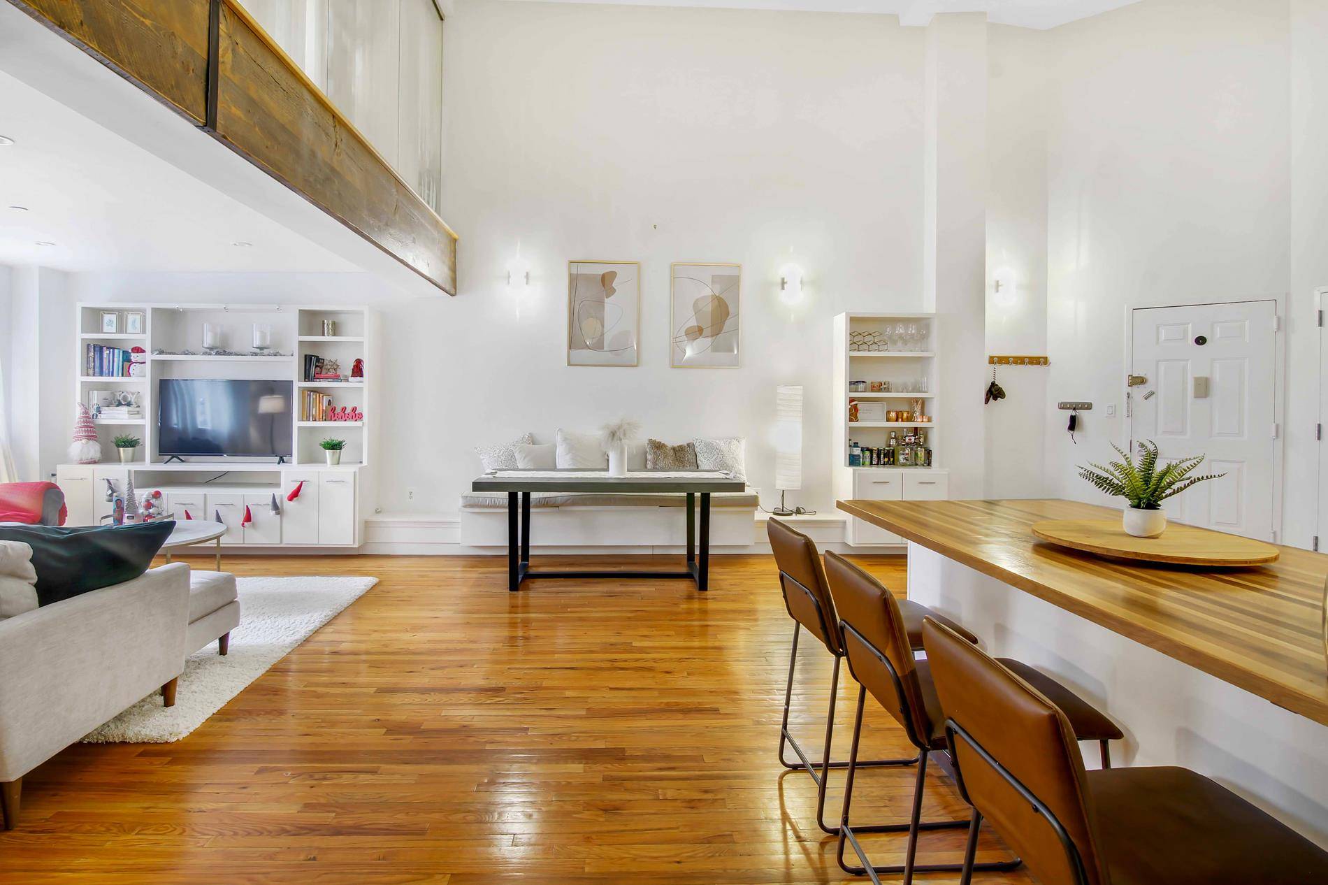 Meticulously crafted at the Saint John s CondominiumA Stunning 1350 sf 3 Bedroom 2 Bath duplex loft Condo with shy of 16 foot ceilings located at the distinctive Saint John ...