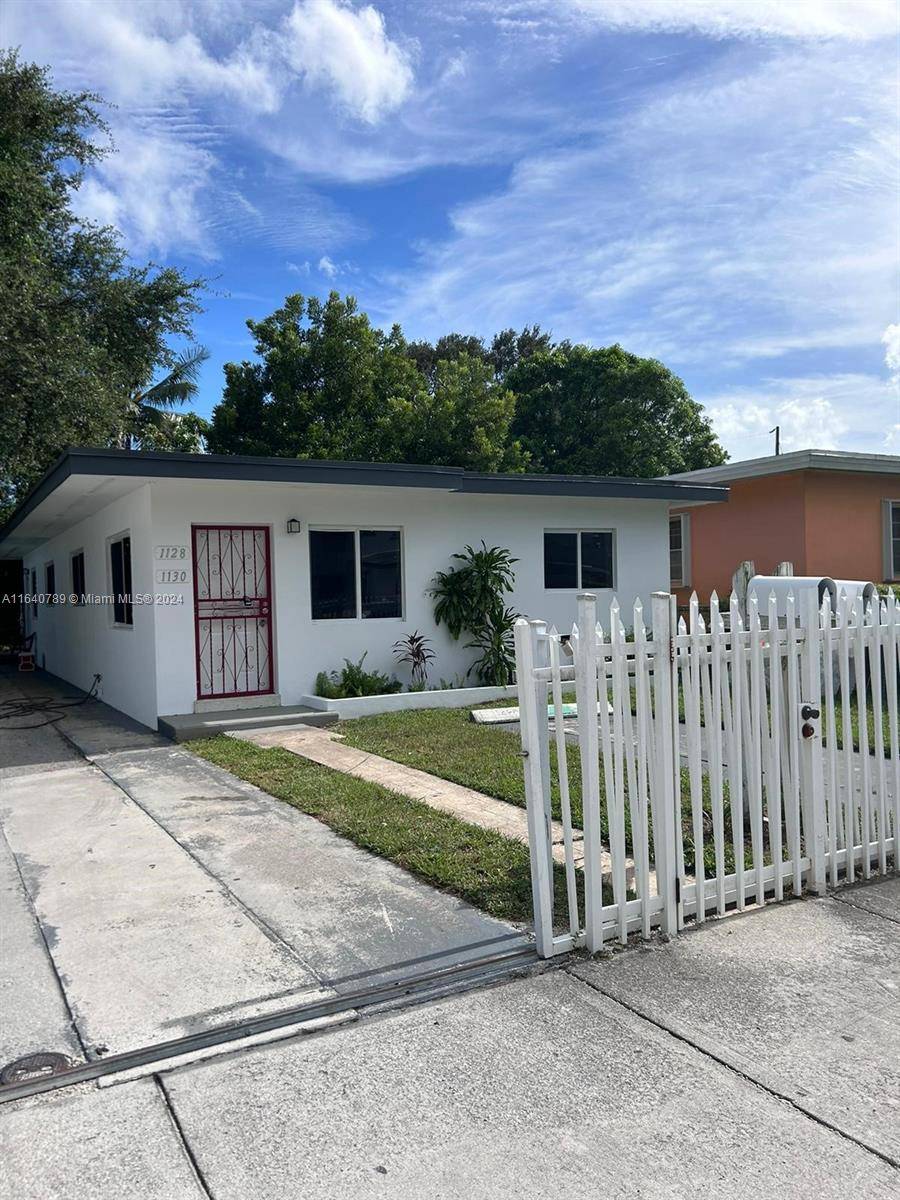 INVESTOR OPPORTUNITY. UPDATED DUPLEX LOCATED IN A FAST GROWING AREA.