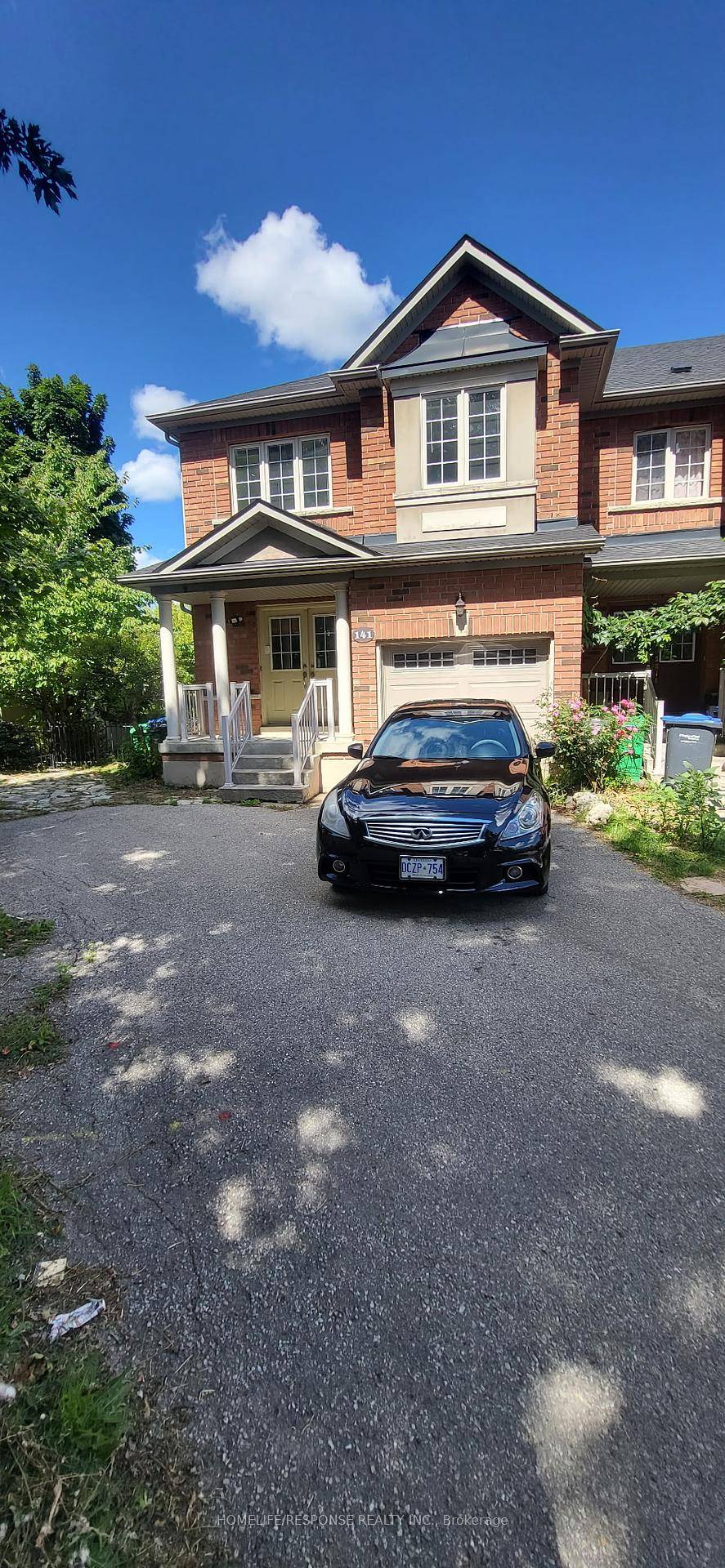 End Unit Townhouse ! Premium Pie Shaped Lot !