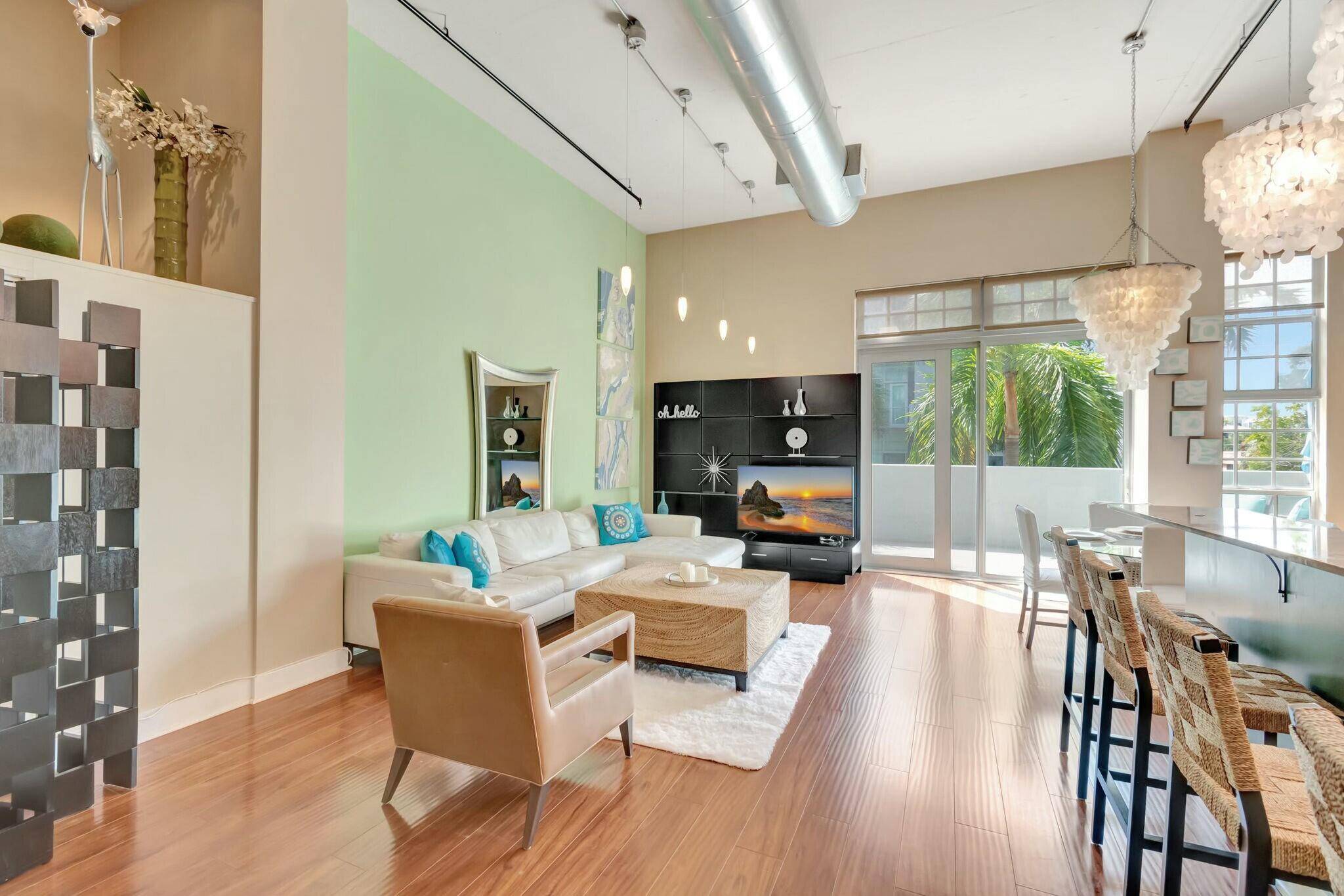 LOCATION ! Situated in the heart of downtown Delray.