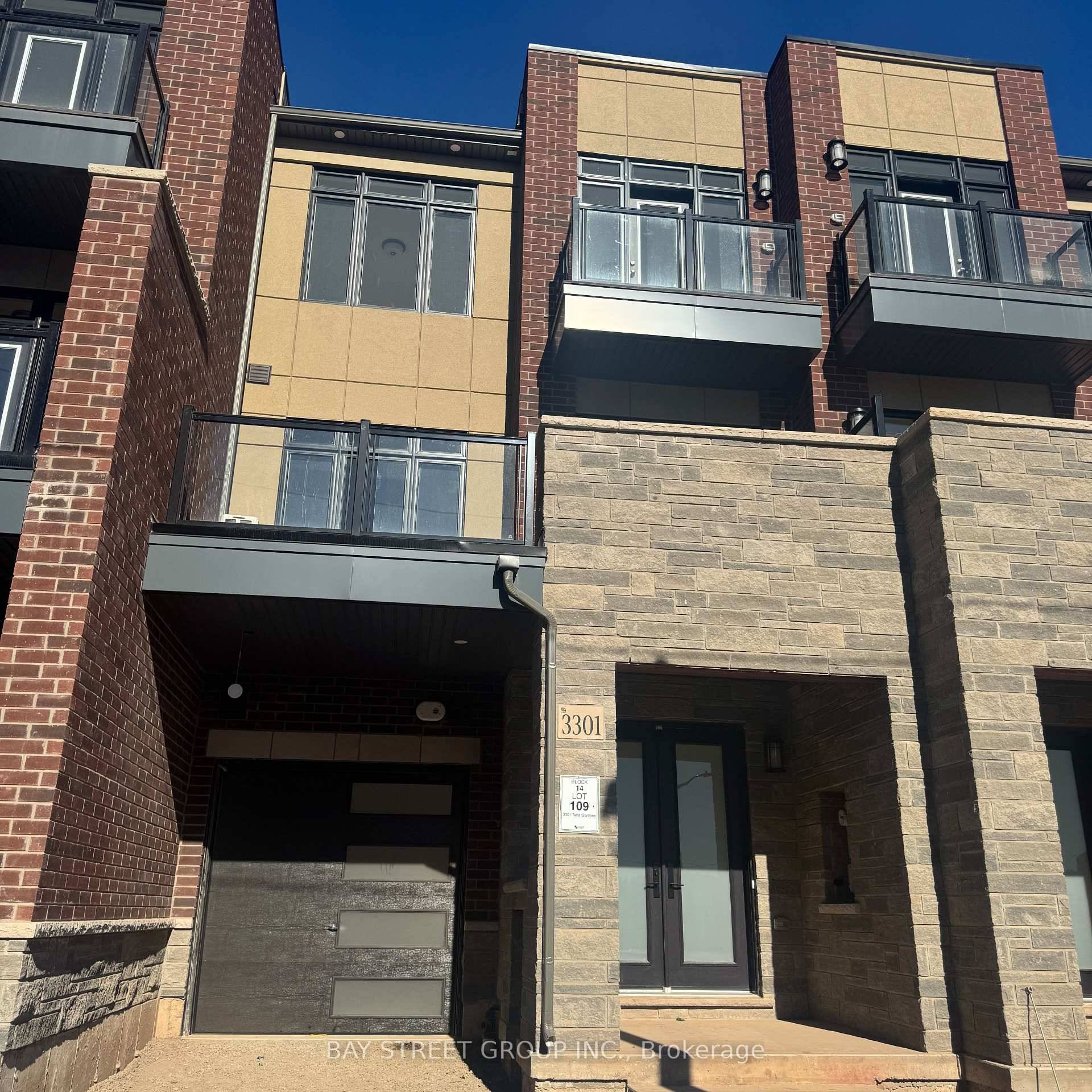 Prestigious Oakville Location !