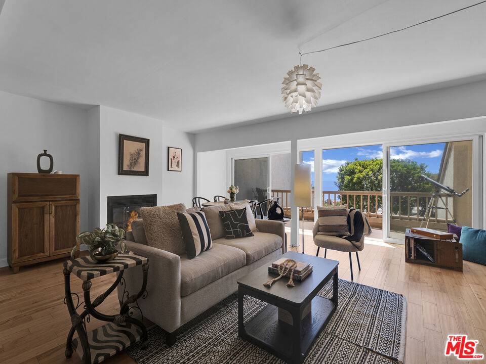 23922   De Ville Way 1.0 Malibu LA