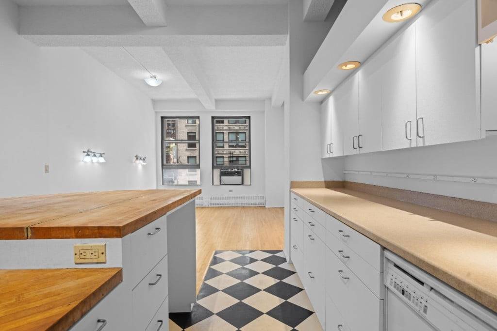 This expansive loft offers incredible value, versatility and endless possibilities in the heart of Chelsea.
