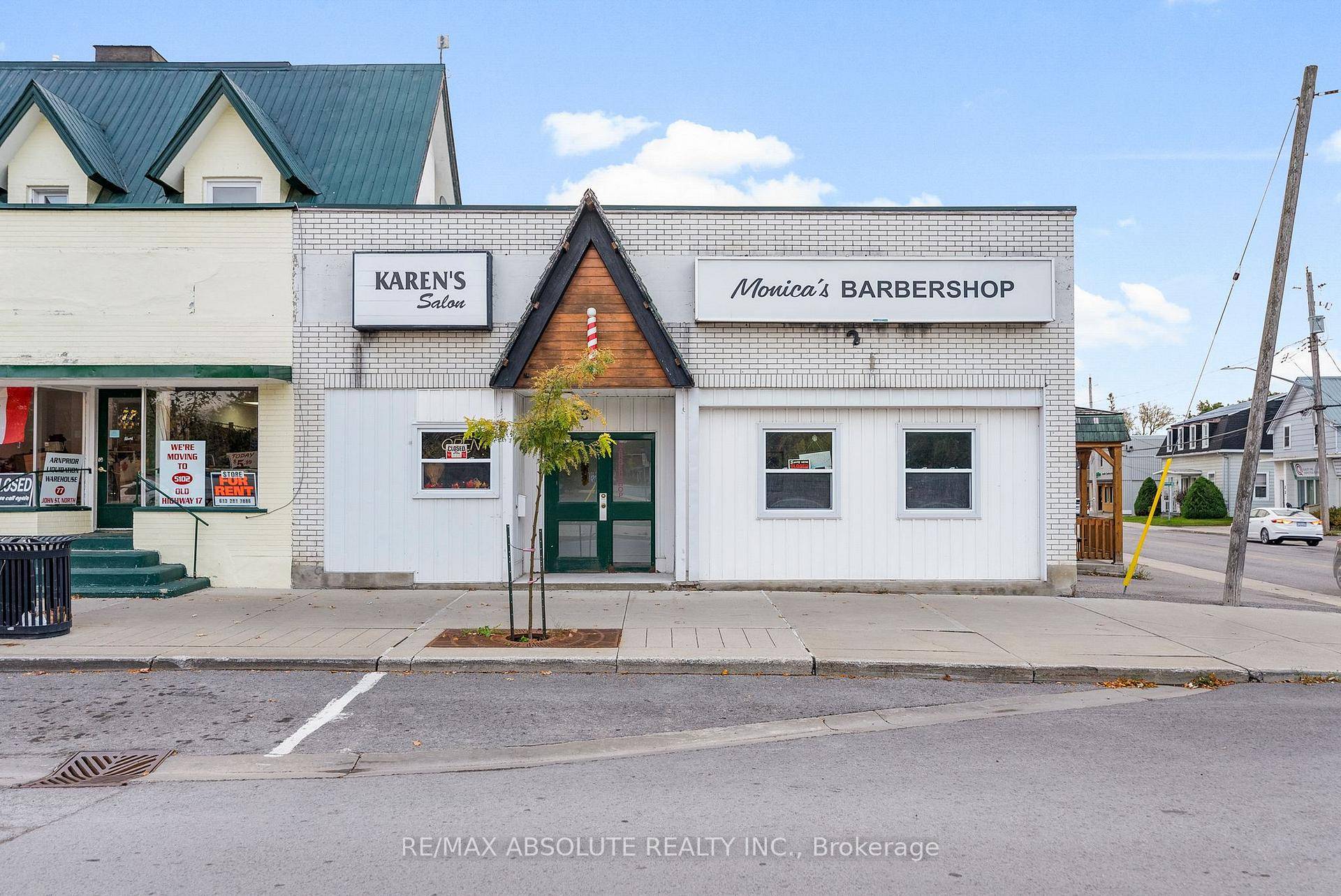 Unlock the possibilities with this one of a kind downtown Arnprior property !