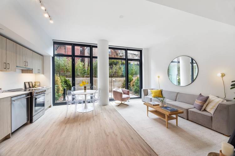 2 Floors and large Private Terrace !