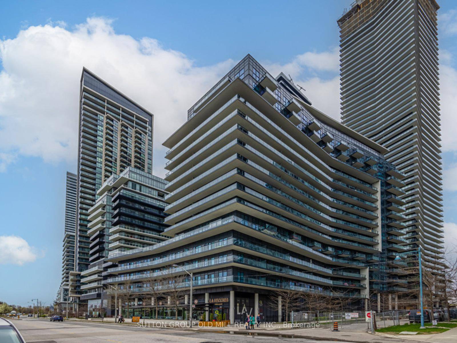 Located in the prime area of Humber Bay Shores neighbourhood, this beautifully renovated unit boasts 569 square foot of living space plus balcony with spectacular views.