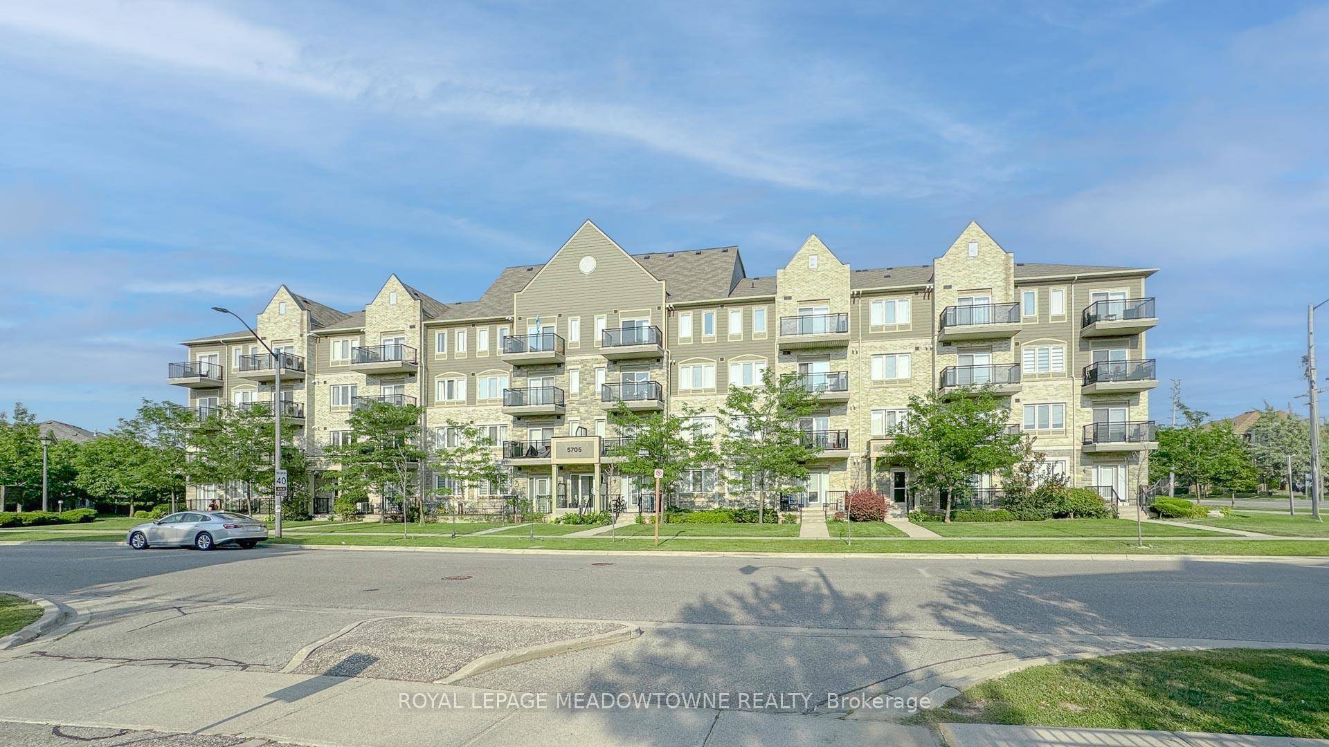 Beautiful Low Rise Condo, Quality Built By Daniels In High Demand Area !