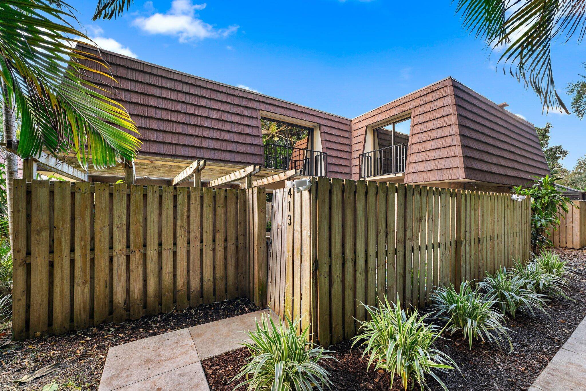 Charming townhome located within the heart of Palm Beach Gardens, FL.