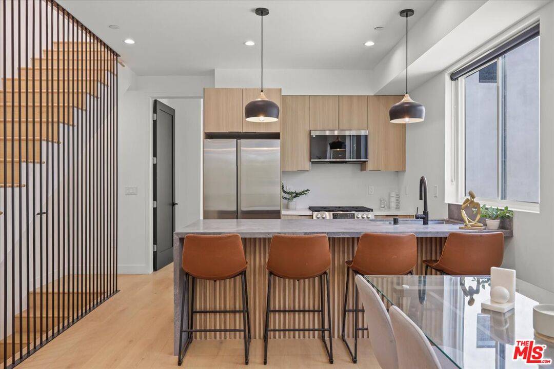 849 N June St 3BR Hancock Park La