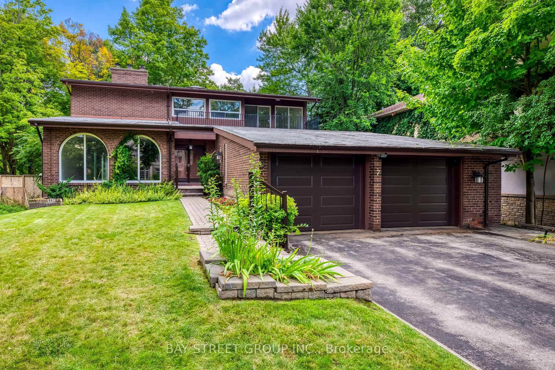 Your own cottage living right in the City !