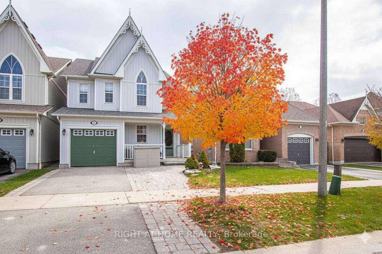 Welcome to this beautiful 4 2 bedroom, 4 bathroom family home in the highly sought after Brooklin community !