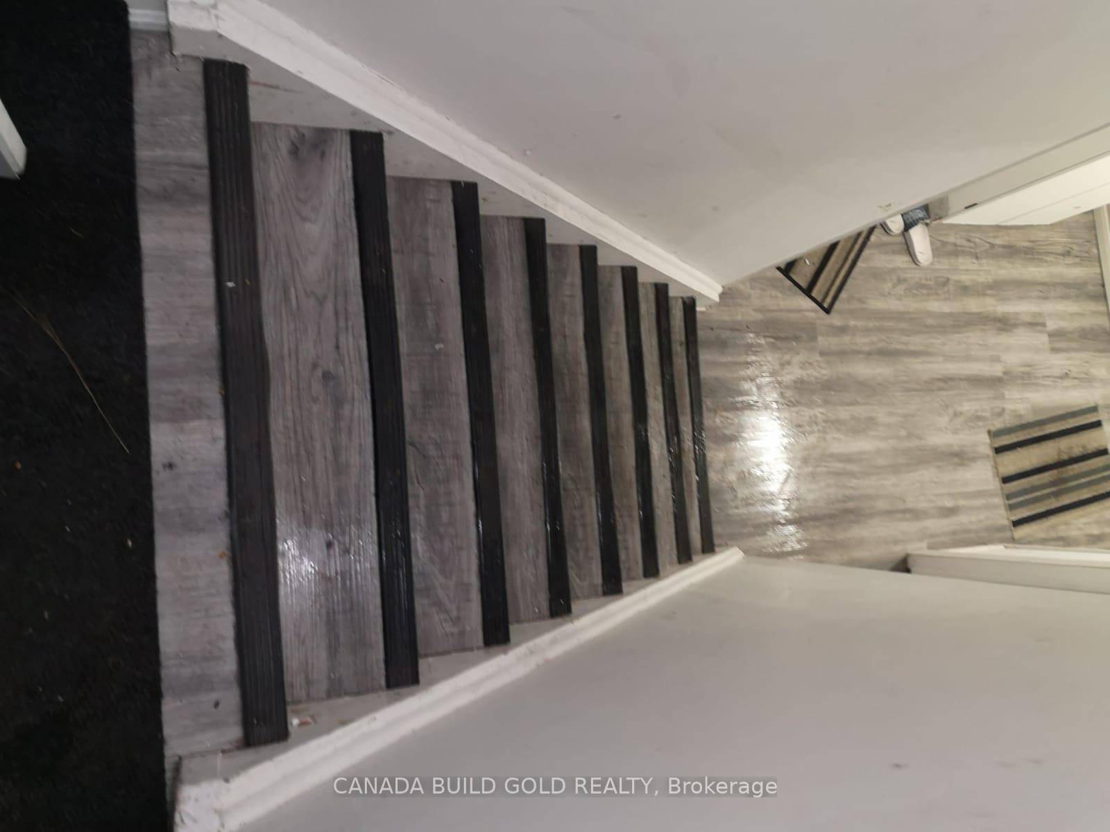 Bright and well maintained basement studio apartment located in a quiet, safe neighbourhood.