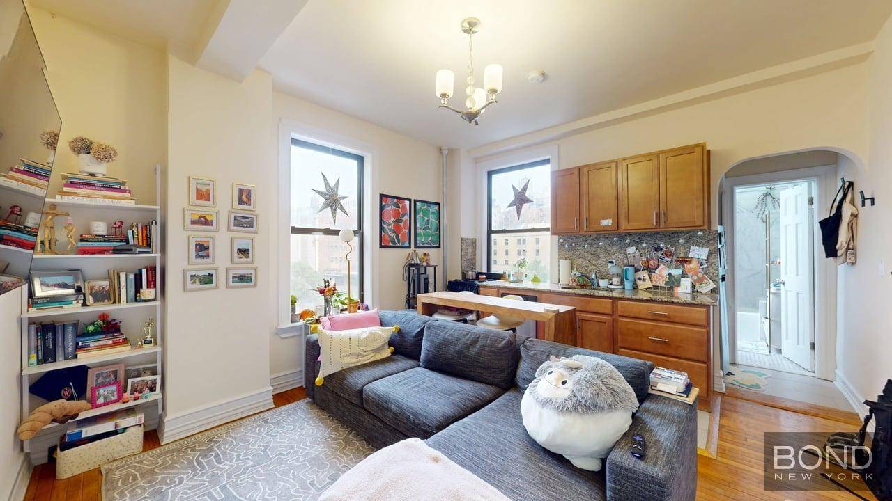Beautiful Upper West Side 1 BedroomBOND New York Properties is a licensed real estate broker that proudly supports equal housing opportunity.