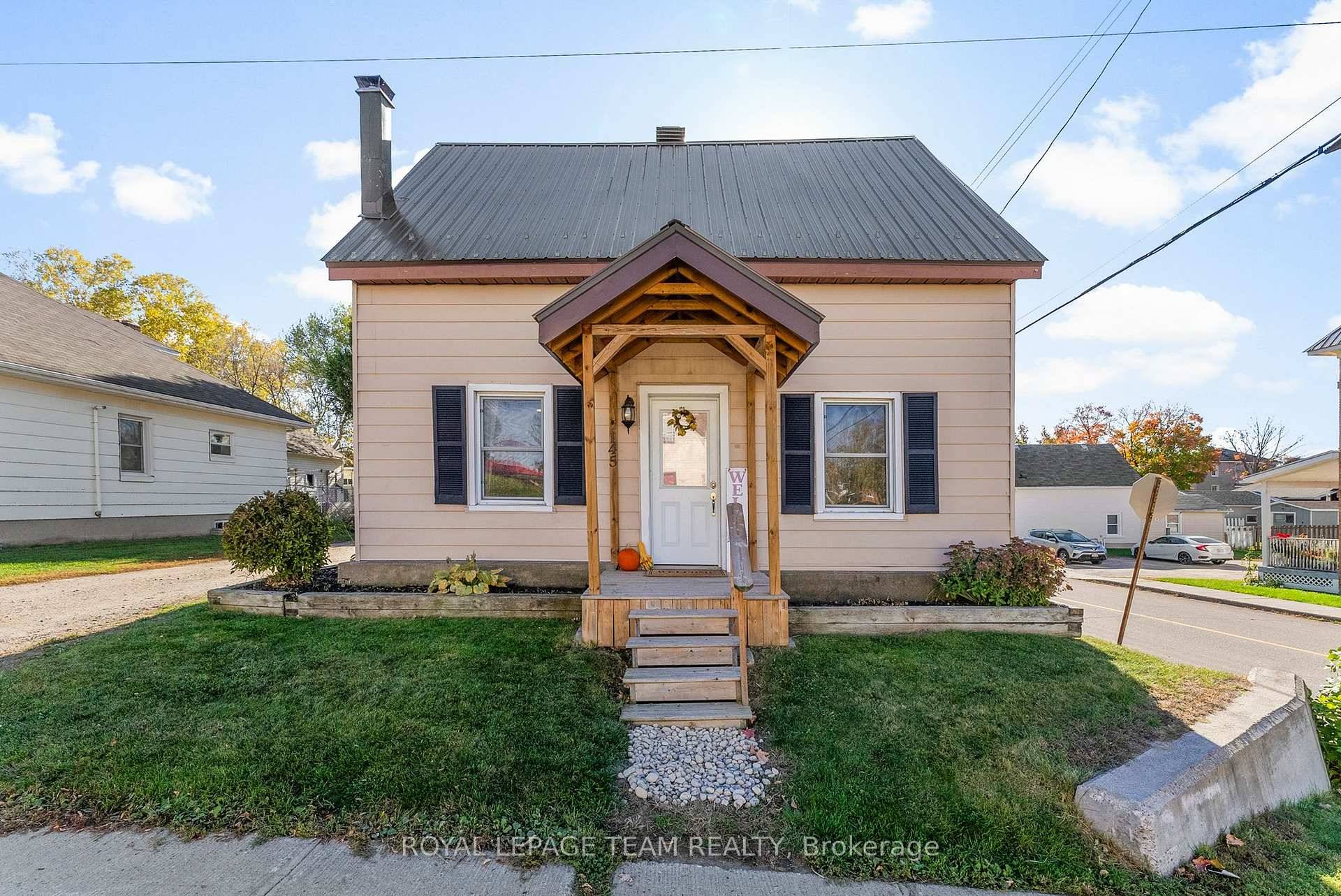 Welcome to 145 Munroe Ave W a spacious and beautifully updated 2 storey detached home, nestled on a 54' x 95' corner lot, just steps from Renfrew's vibrant main strip.