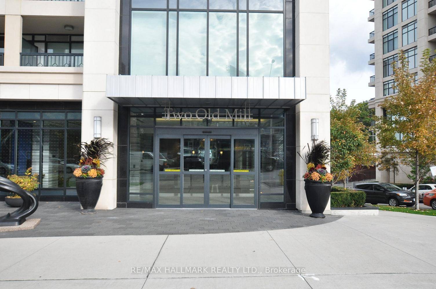 Luxurious Old Mill Community By Tridel In One Of The Most Convenient And Classy Locations Of Bloor West.
