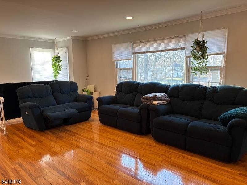 Conveniently located, bright Spacious bi level in a desirable neighborhood features 4 BRs, 2.