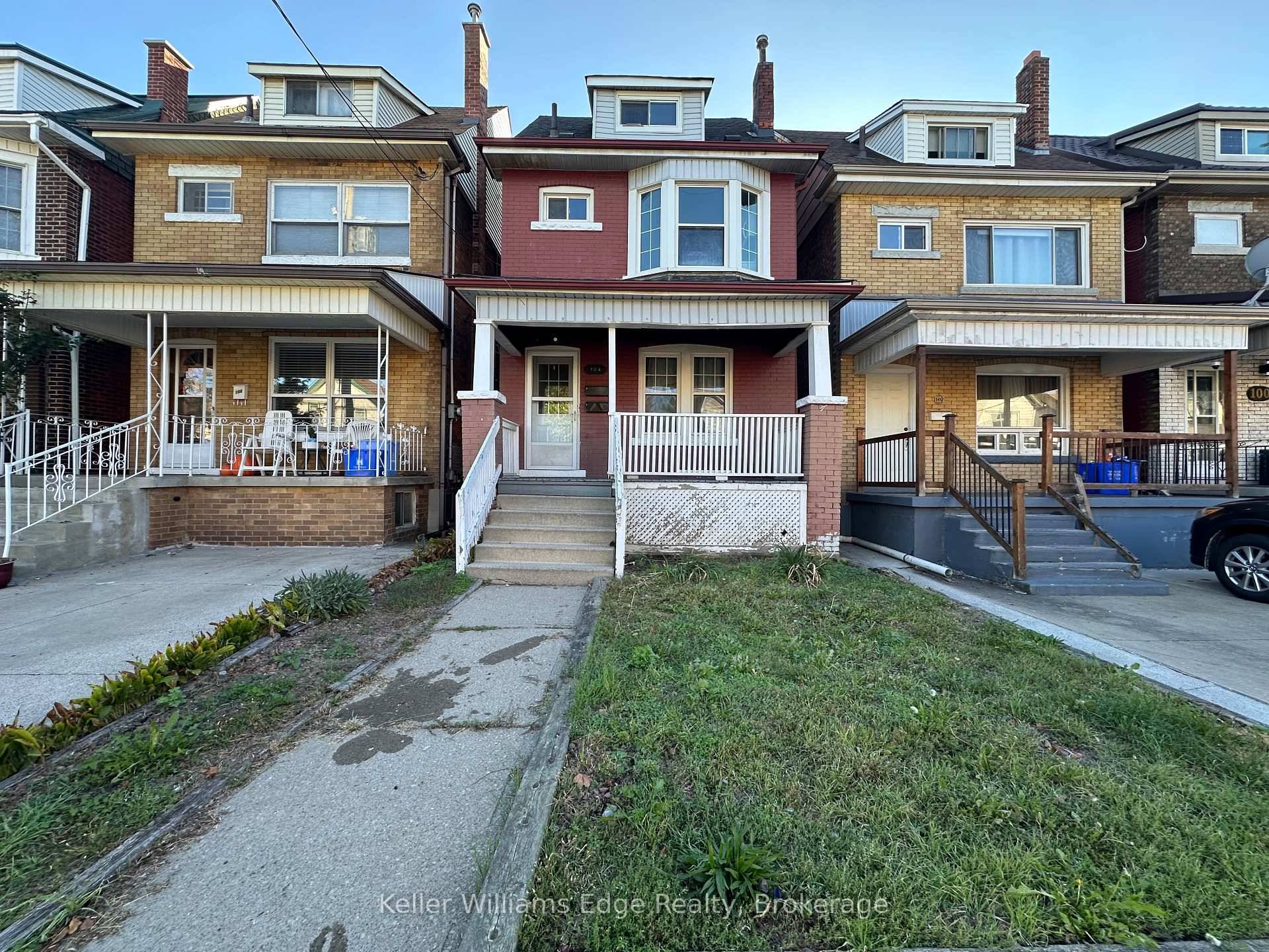 Don't miss this beautiful 3 bedroom unit with laundry, dishwasher, and parking.