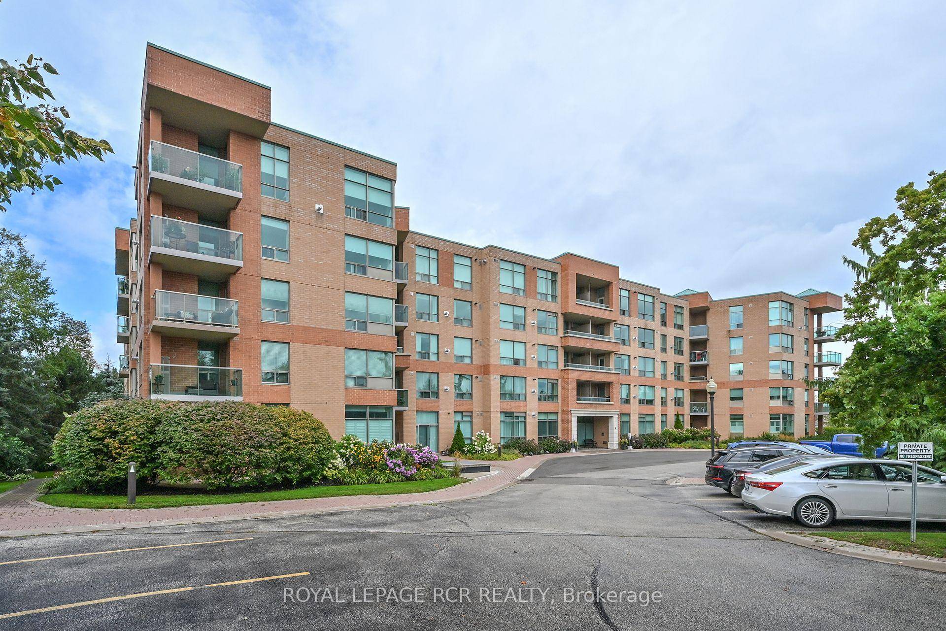 Welcome to the Palisades of Briar Hill, scenically situated overlooking rolling landscape in the sought after Golf Course Lifestyle Community of Briar Hill.