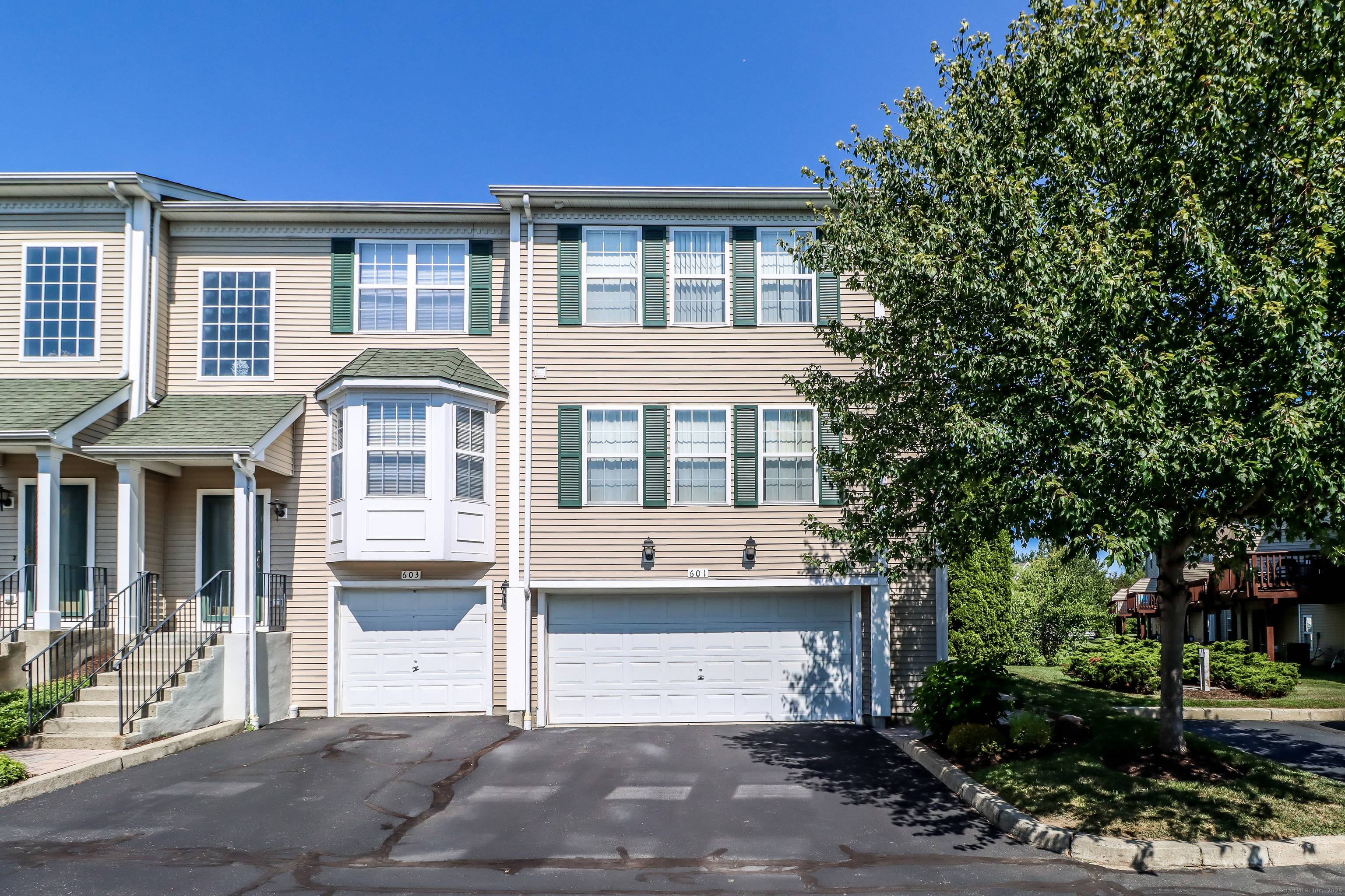Fabulous End Unit in Lexington Meadows.