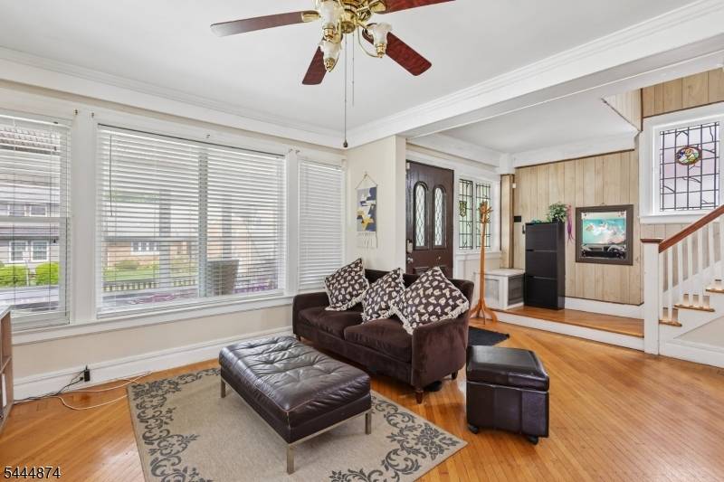 WELCOME TO 711 713 DEGRAW ST !