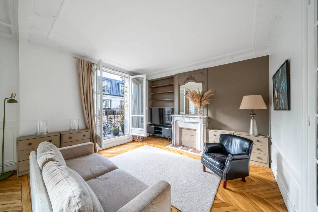 4 rooms with balcony - Paris 14