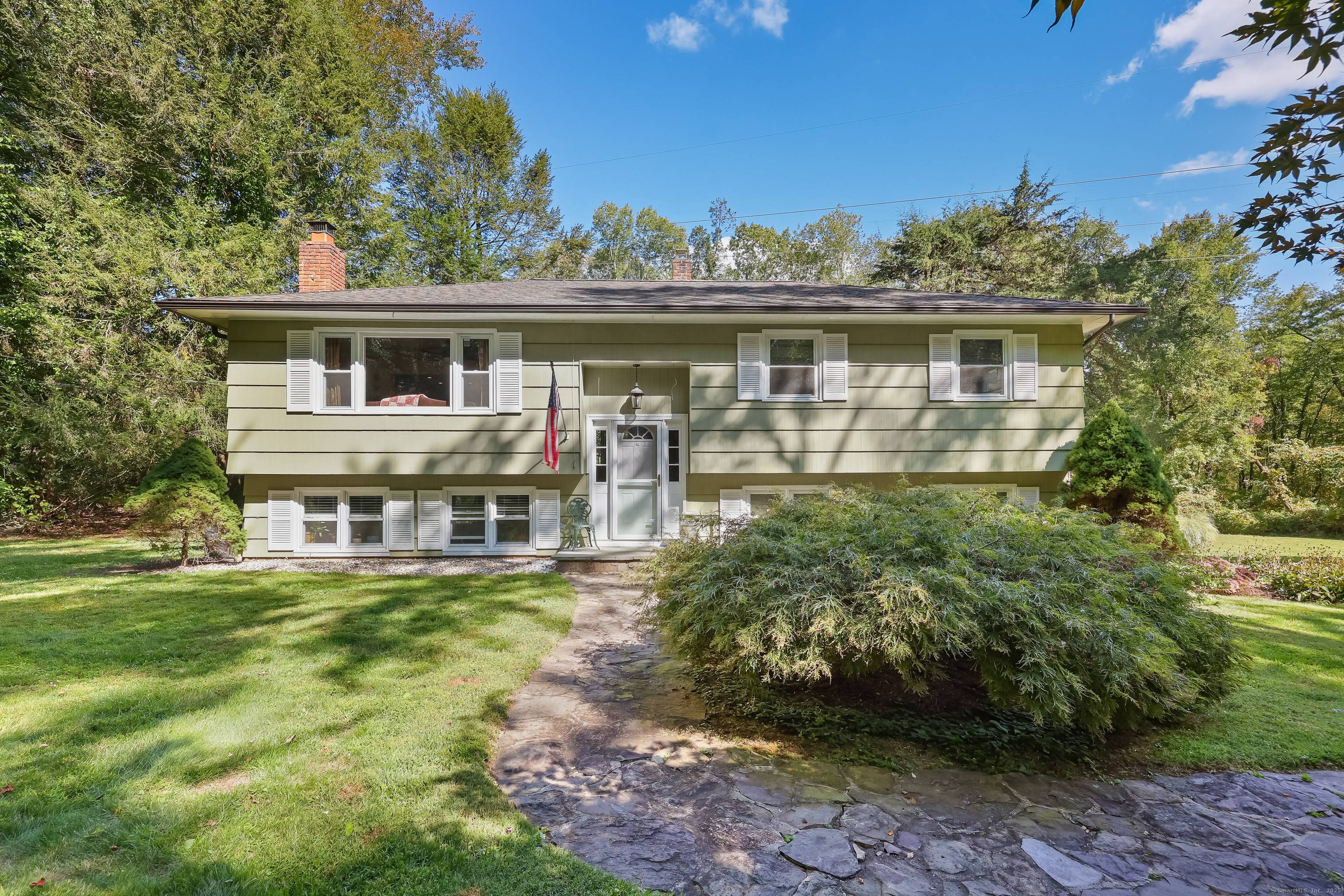 Welcome to this beautifully maintained raised ranch on 2.