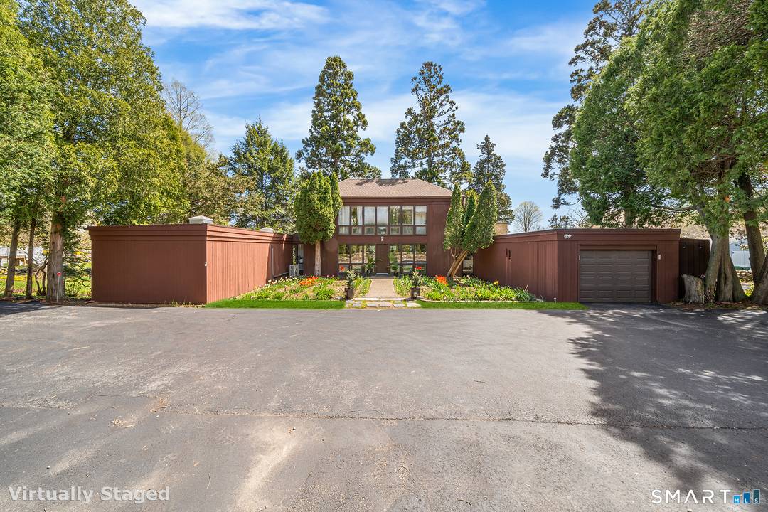 Located at 6 Shore Road in the highly sought after Great Neck section of Waterford, this property places you in one of the shoreline's most desirable coastal enclaves.