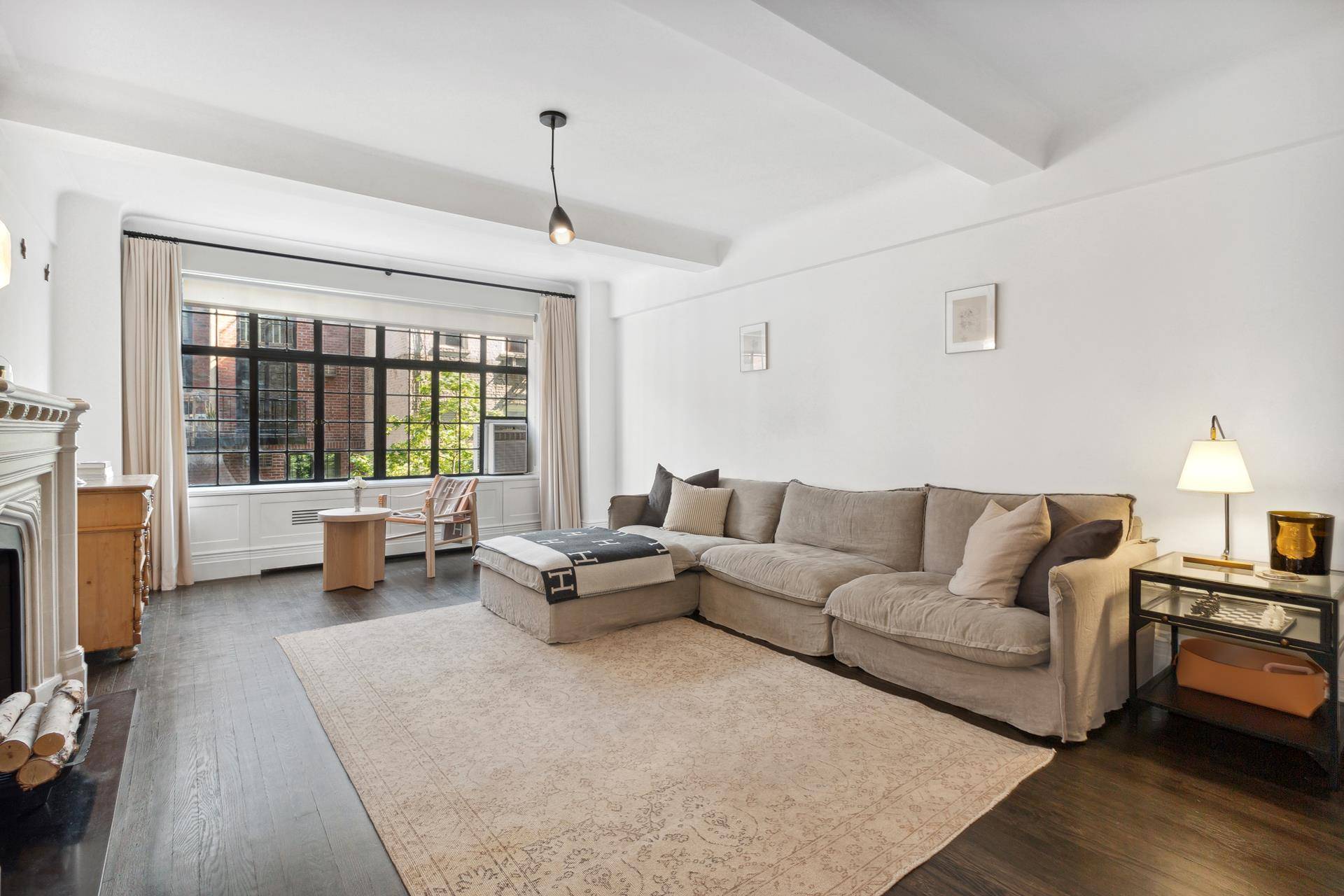 Apartment 6F at 44 Gramercy Park North is a luxurious 1 bedroom, 1 bath home that offers a unique blend of historic charm and modern sophistication.