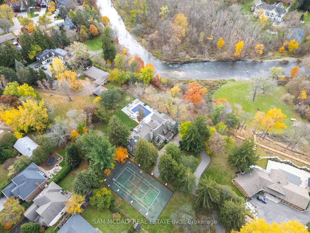 Welcome to 2552 Jarvis St !