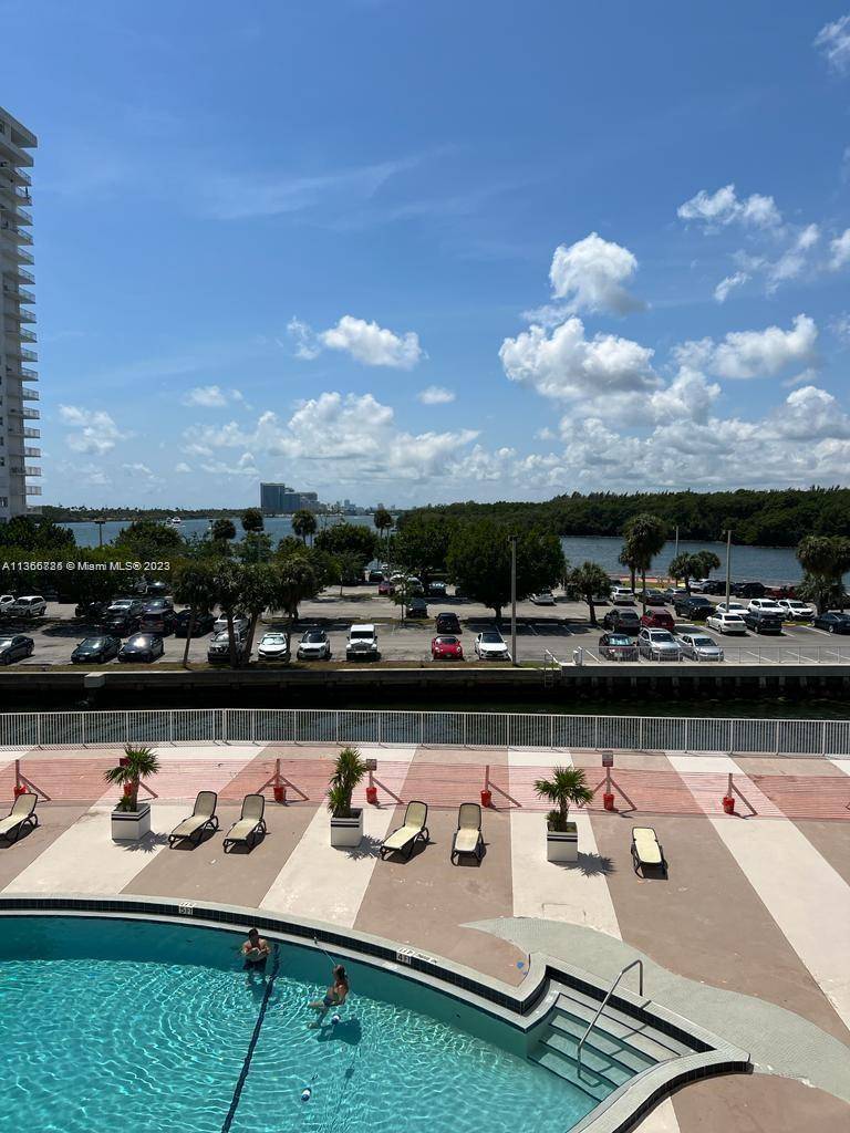 400 Kings Point Dr Residential Florida