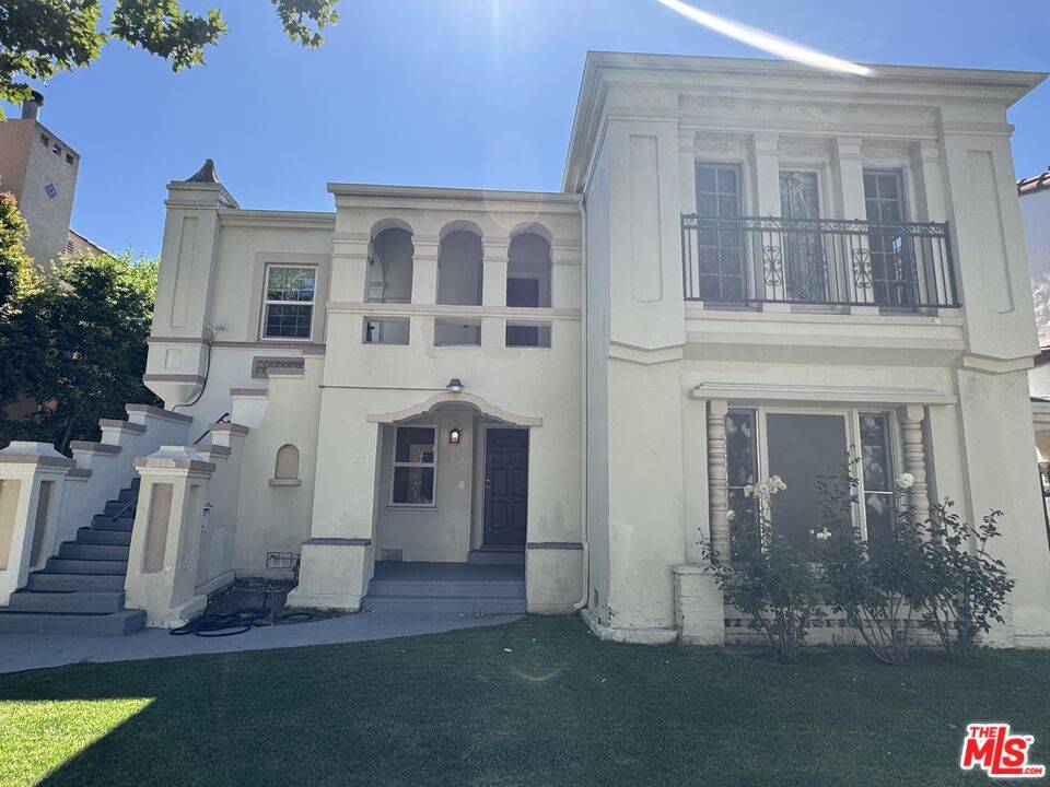 211  S Arnaz Dr 3BR Beverly Grove La