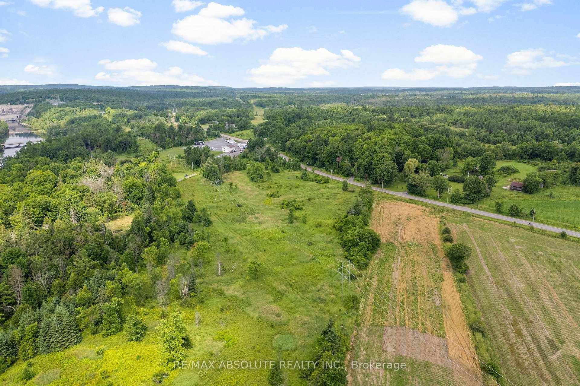 Lovely building lot offering the perfect canvas to bring your vision to life !