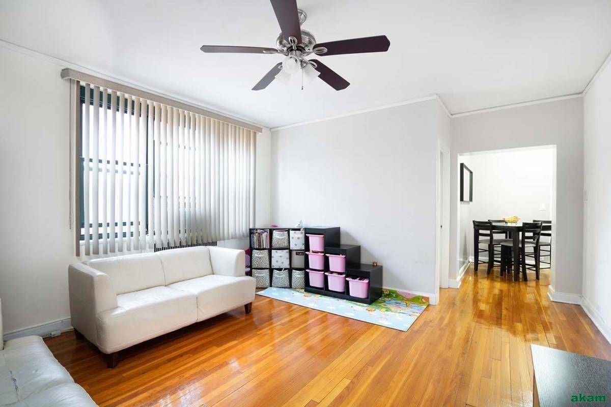Move in ready Jr 4 has been designed as a well sized two bedroom with a dining foyer.