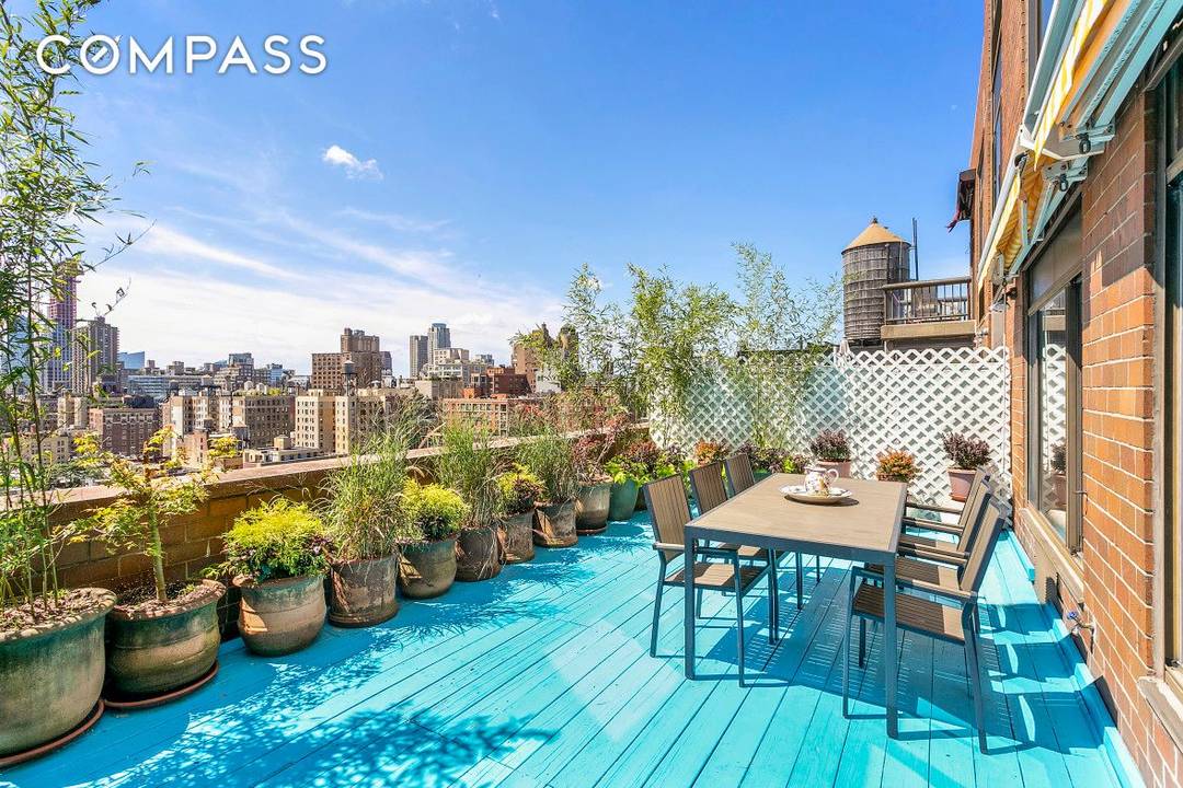 1 RARE CONDO 2 PRIVATE TERRACES 3 BEDROOMS 4 EVER CITY VIEWS Here is the slice of sunshine for which you've been waiting.