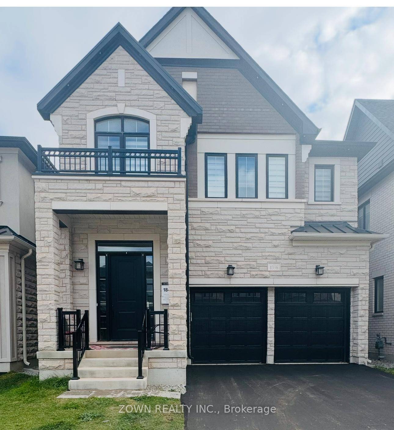 WOW RARE 9 FEET CEILING !