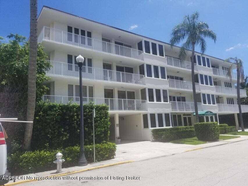 LOCATION IS THE KEY ! ''RARE VACANT annual 2 2 rental set in CHOICE ''IN TOWN'' location, walking distance to beach, lake trail, shopping, dining, supermarket, HAPPY HOUR, grocery store ...
